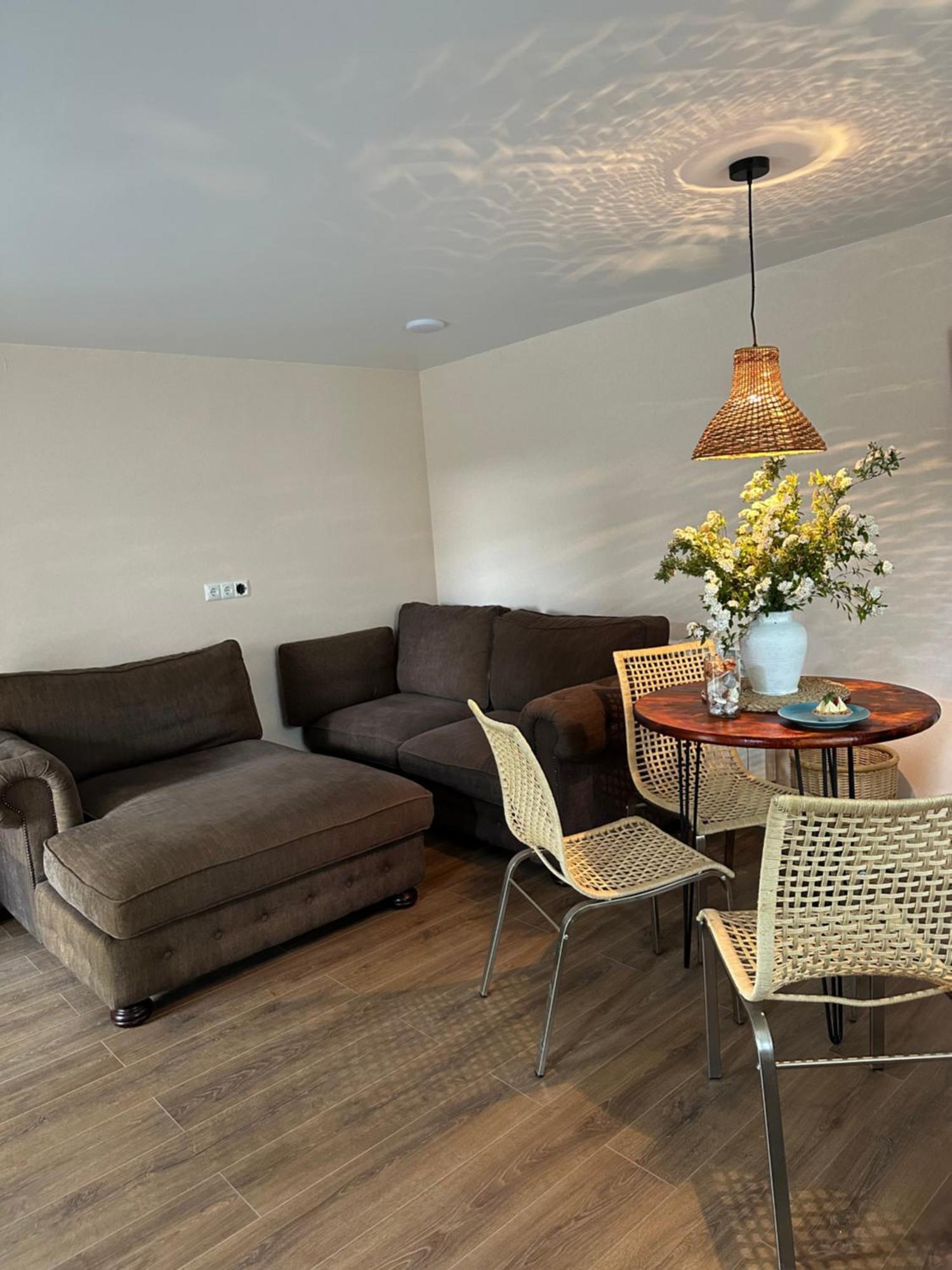 3-bedroom And 1-bedroom In شقة *